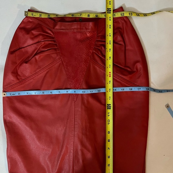 Vintage red leather skirt snakeskin print detail button snap slit - Picture 6 of 7